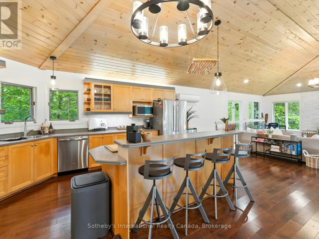 1060 NORTH KAHSHE LAKE ROAD, Kahshe Lake