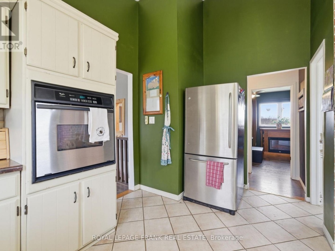 879 LINDEN VALLEY ROAD, Kawartha Lakes (Mariposa)