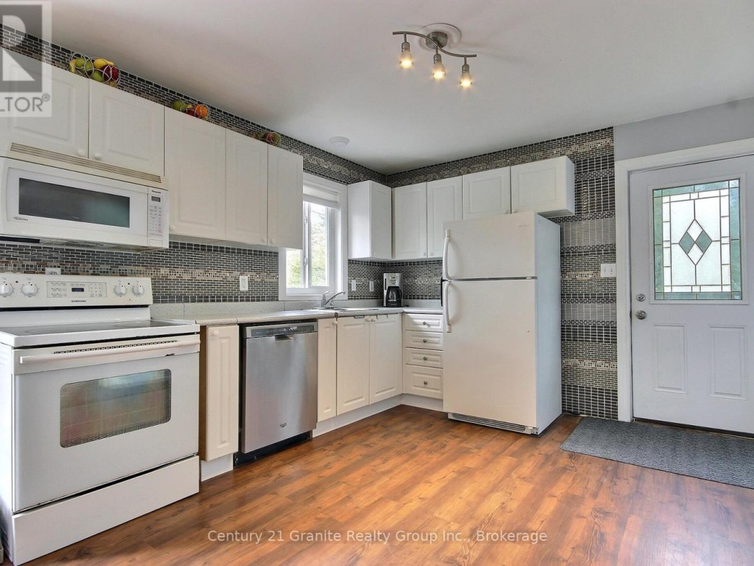 1037 ANDEK TRAIL, Salerno Lake