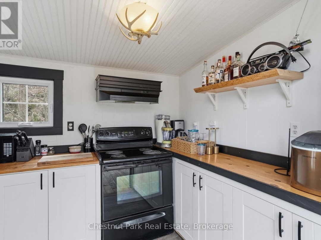 305 SALMON LAKE ROAD, Salmon Lake
