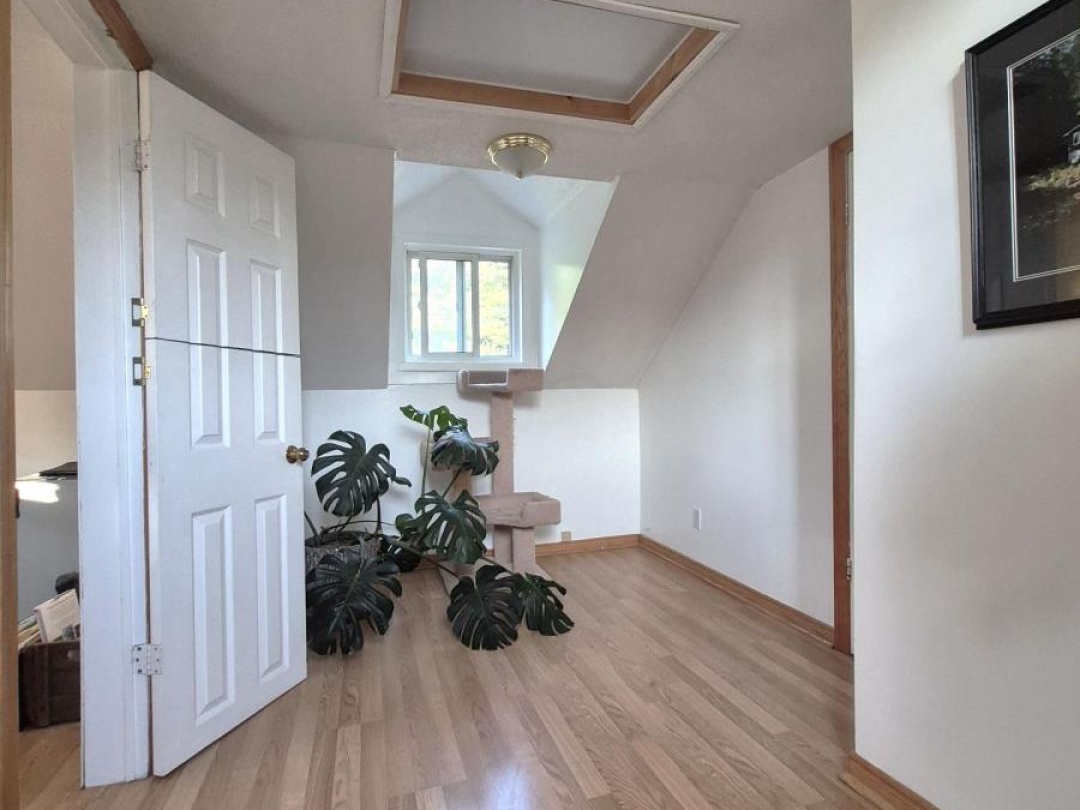 77 JAMES BAY JUNCTION ROAD S, 