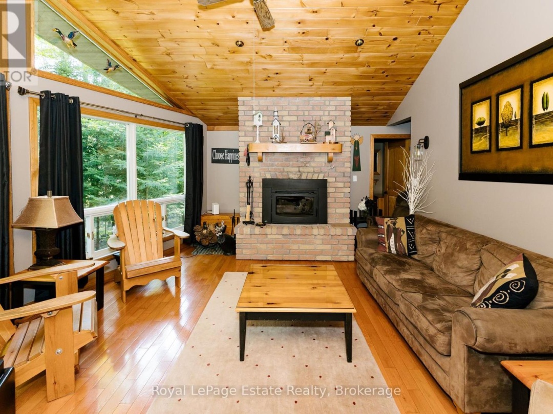 1157 BETWEEN LAKES TRAIL, 
