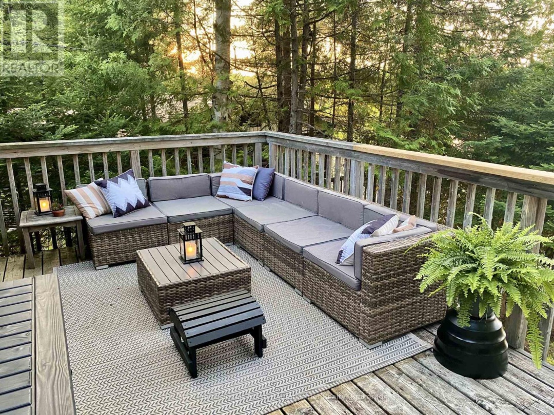 1012 COULSON LANE, Gooderham Lake