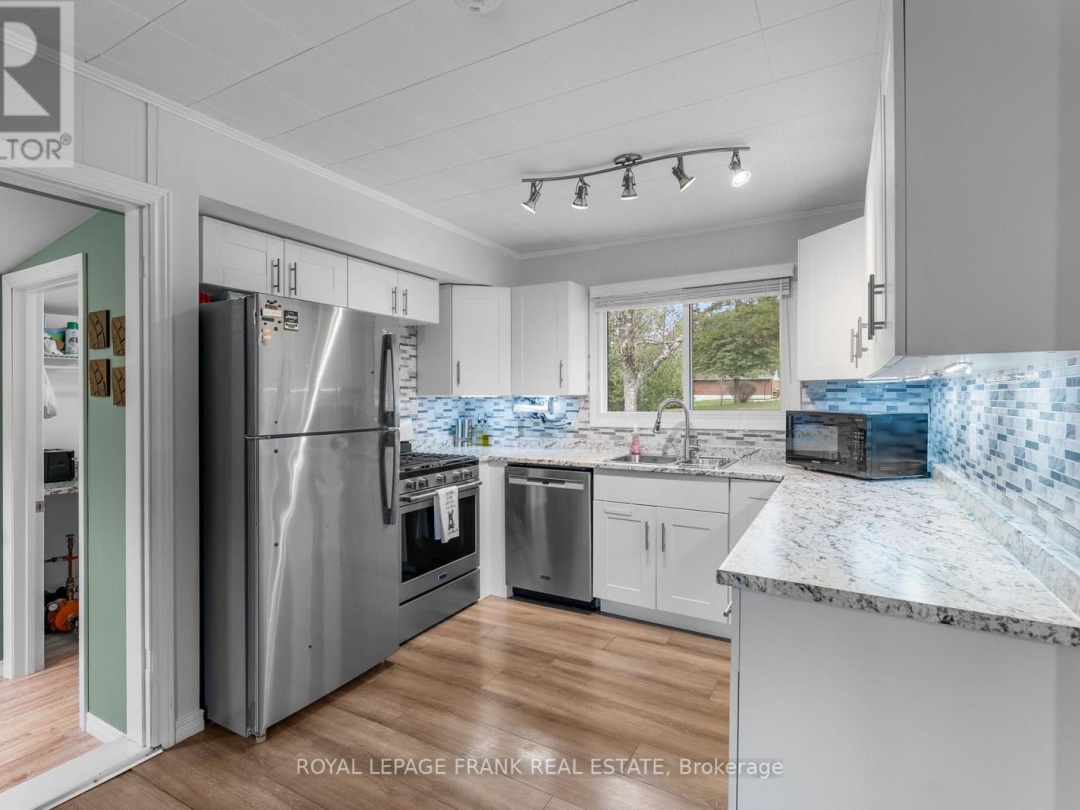 203 CROSBY DRIVE, Pigeon Lake