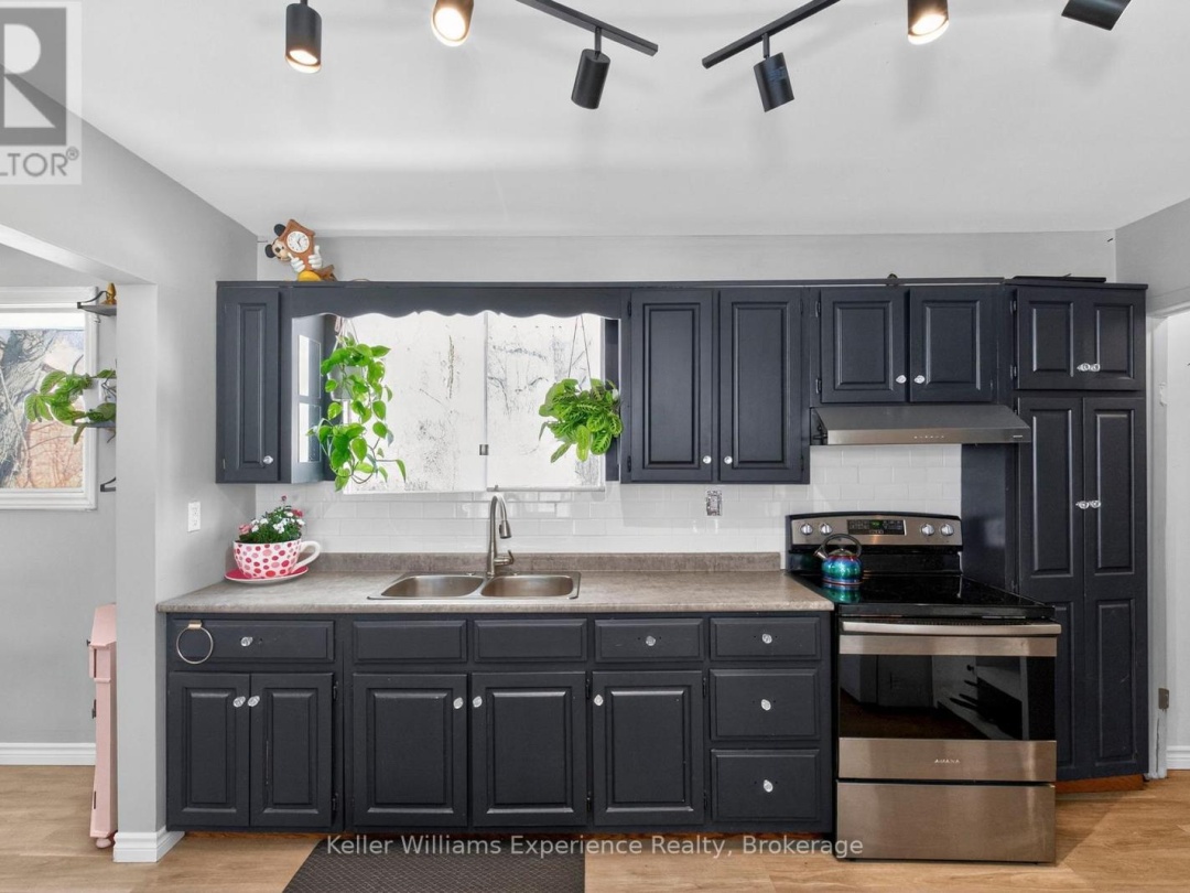 229 MOUNTAIN AVENUE, Tay (Waubaushene)