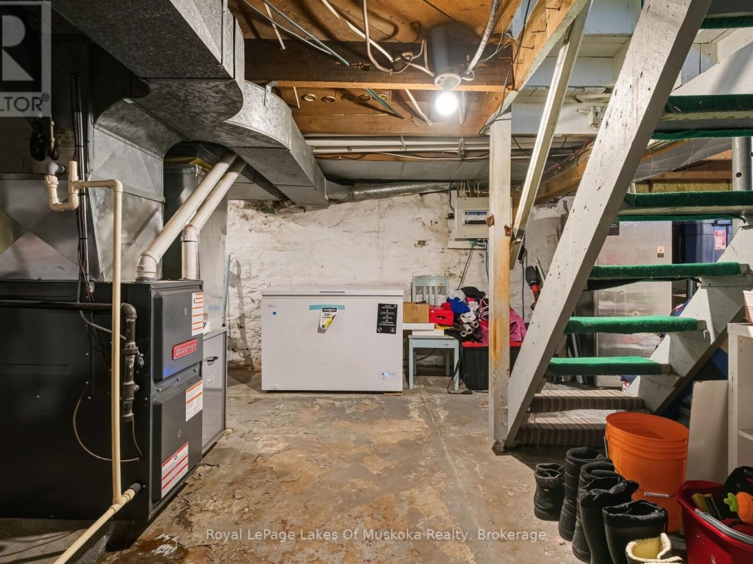 60 WEST ROAD W, Huntsville (Chaffey)