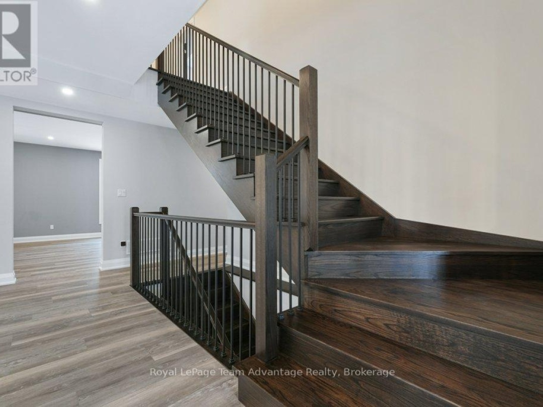 18 AVERY COURT, Parry Sound