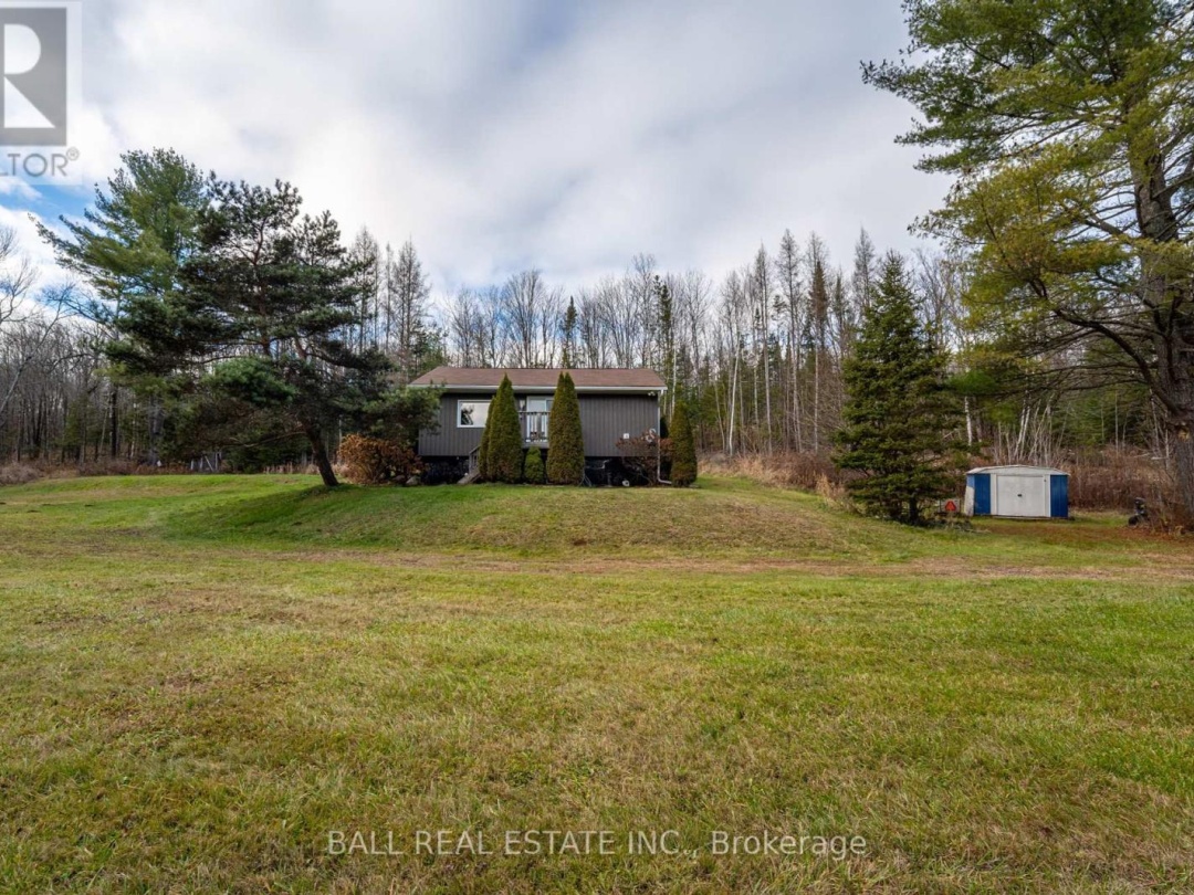 1047 Donroy Road, Highlands East