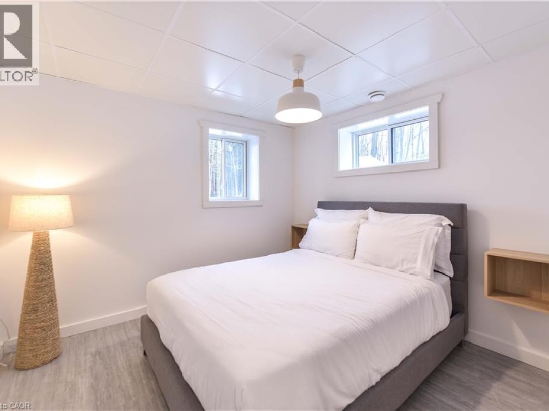 1047 WHYMAN Road, 
