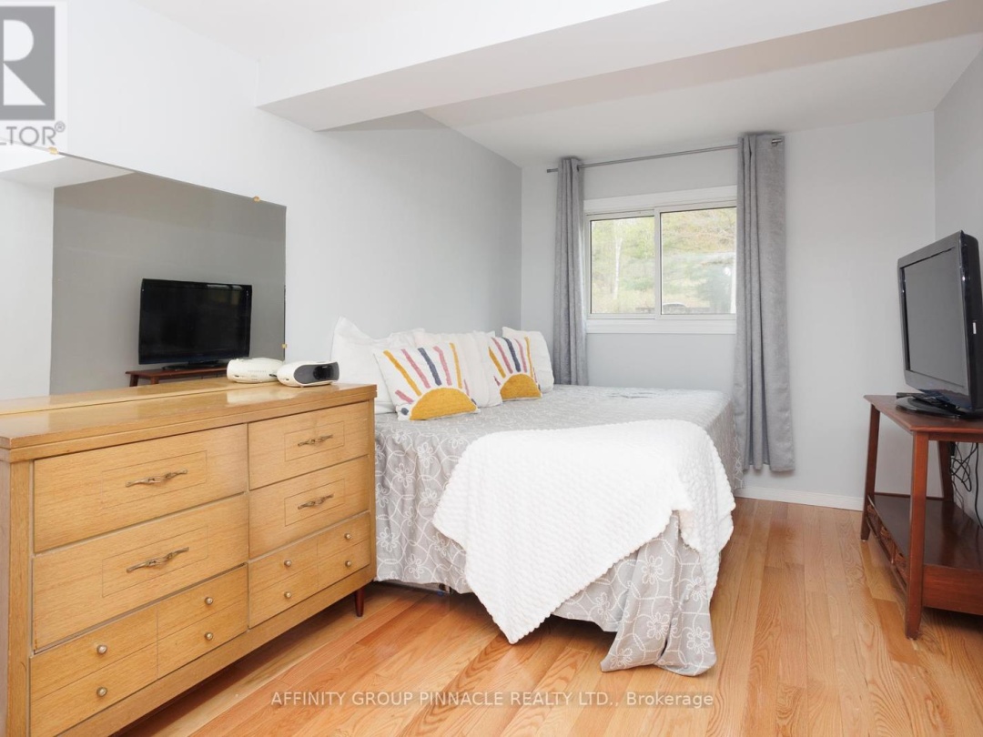 106 COLDSTREAM ROAD, Rosedale Lake