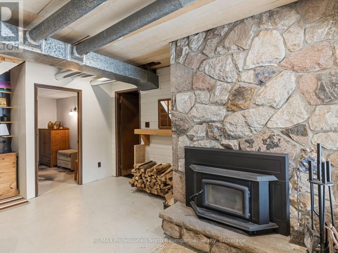 1012 COULSON LANE, Gooderham Lake