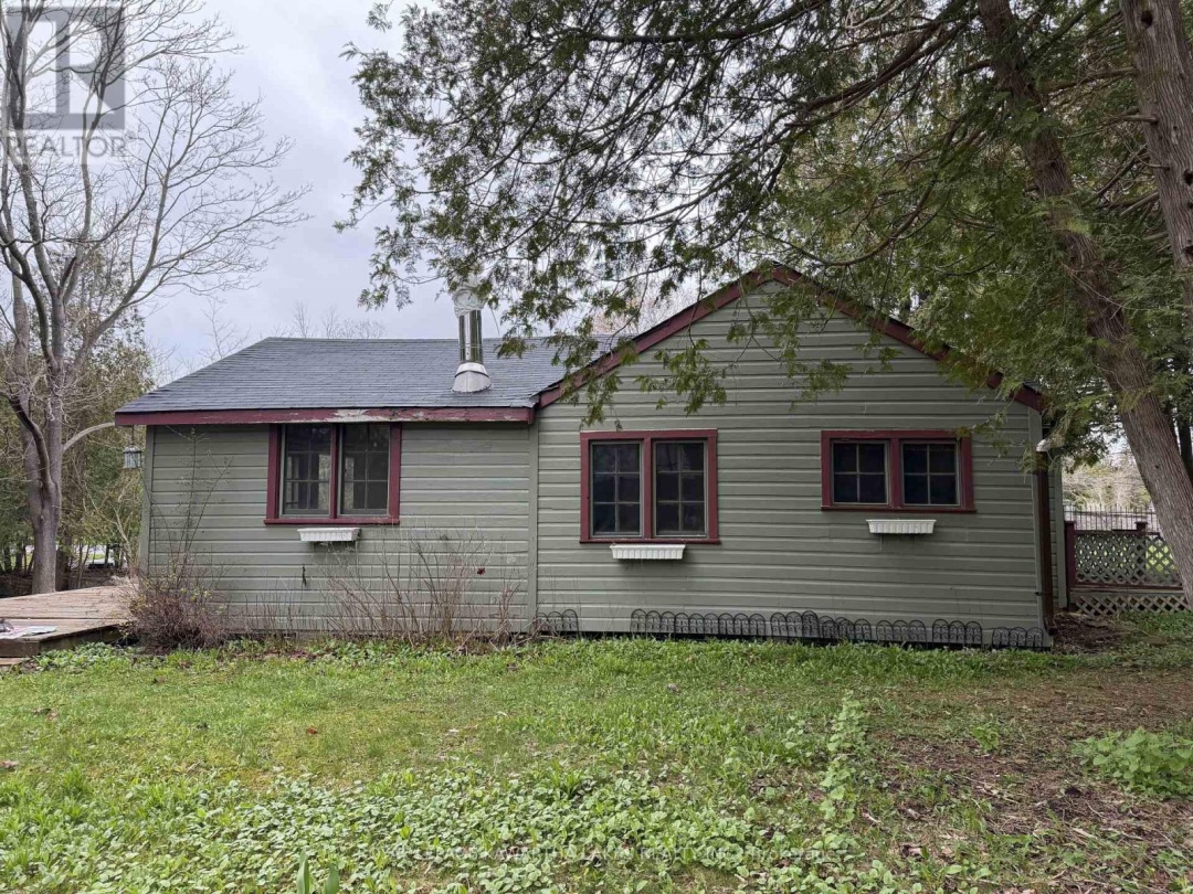 8 STURGEON GLEN ROAD, Sturgeon Lake