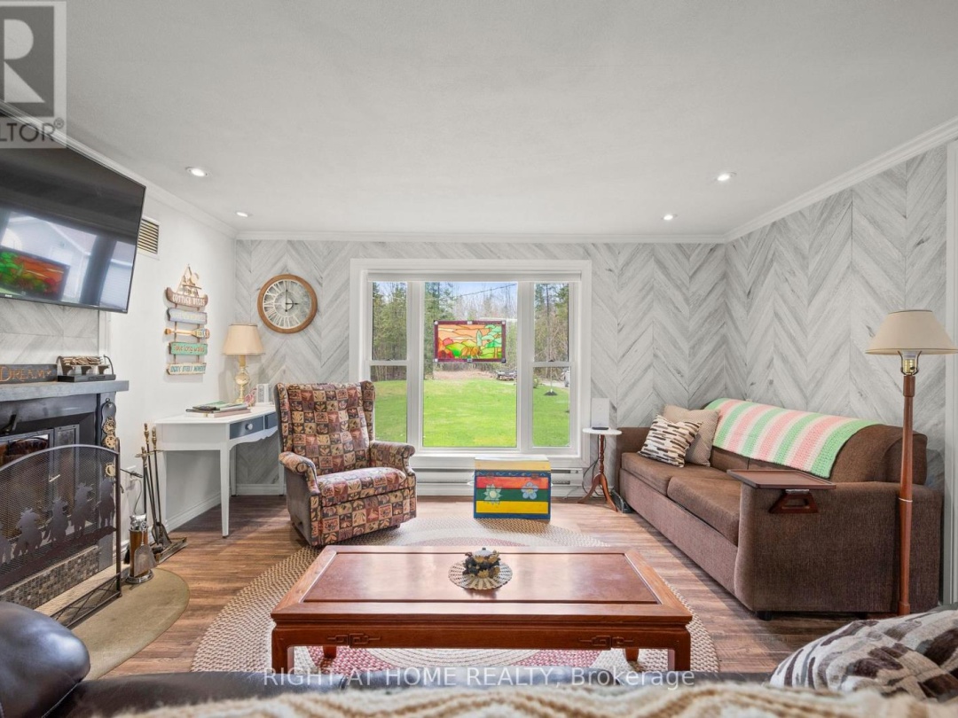 369 SOUTHAM DRIVE, Burnt River