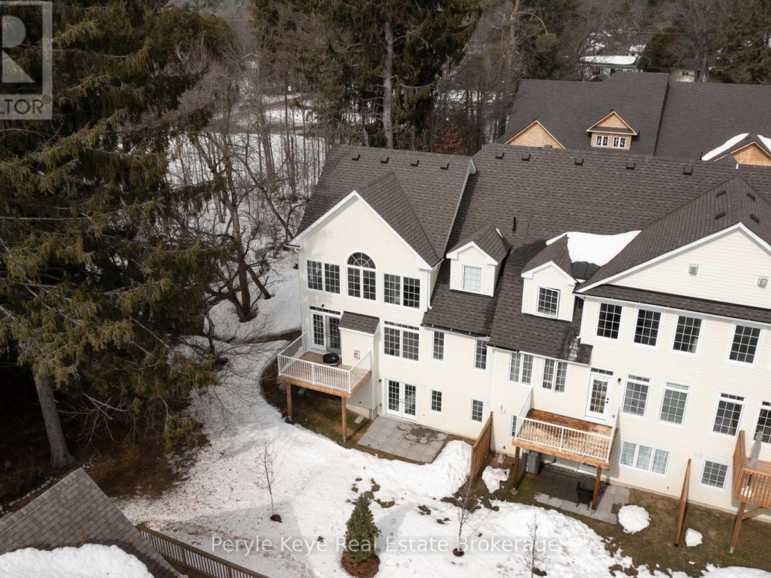 16 LEEDS COURT, Muskoka River