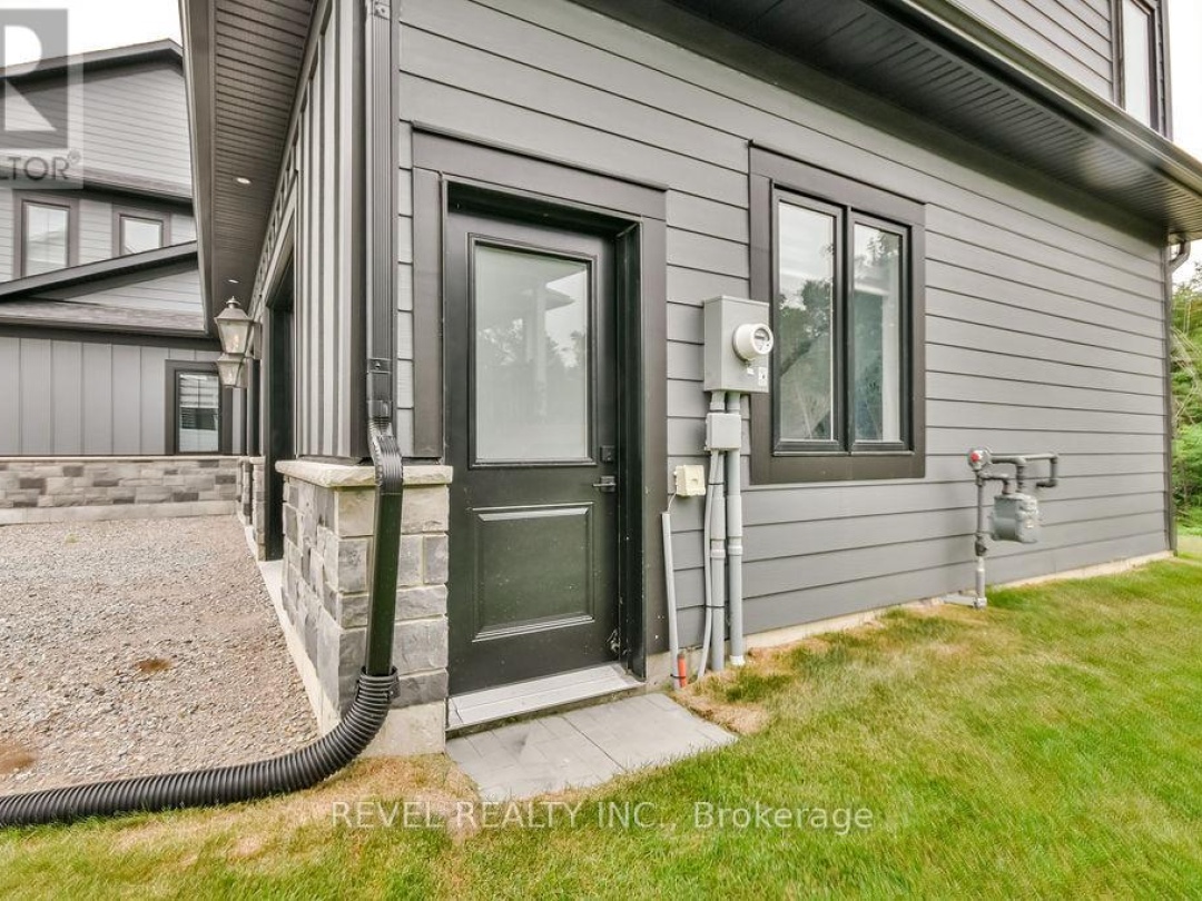 4 CLYDESDALE COURT, 