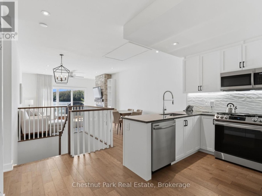 BHV A202 - 1869 MUSKOKA RD 118 HIGHWAY W, Lake Muskoka
