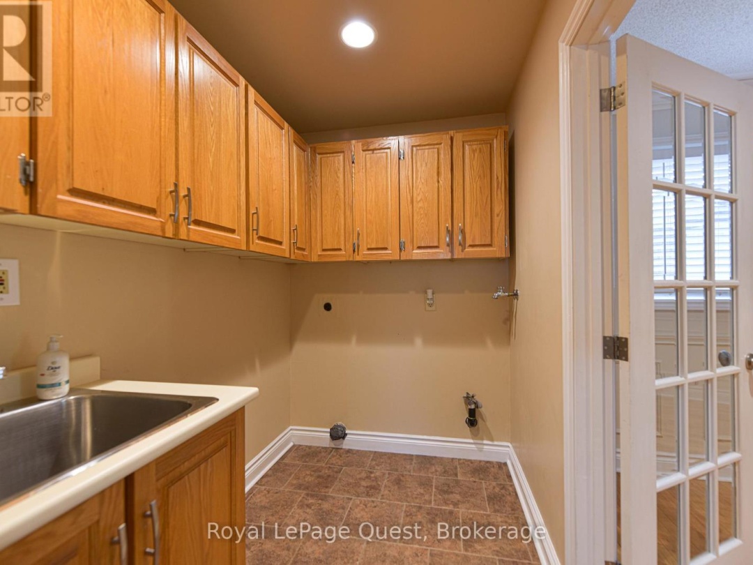 27 HEYDEN AVENUE, Lake Simcoe