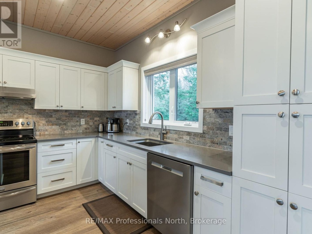 5997 KENNISIS LAKE ROAD, Kennisis Lake