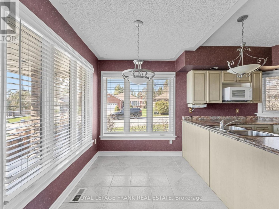 2 HILLVIEW DRIVE, Kawartha Lakes (Bobcaygeon)