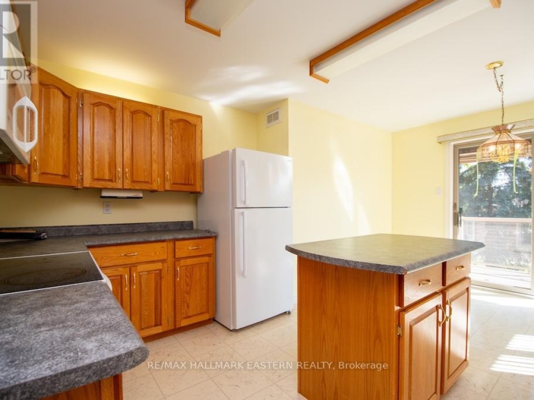 2 HUNTINGWOOD CRESCENT, 