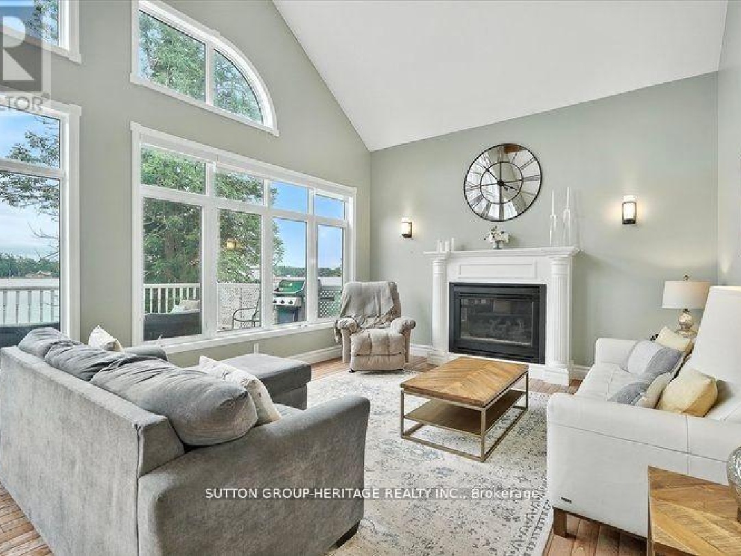400 FRONT STREET W, Sturgeon Lake