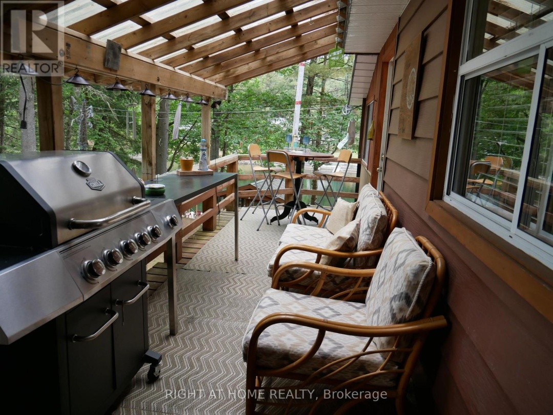 1130 TOWERING OAKS TRAIL W, 