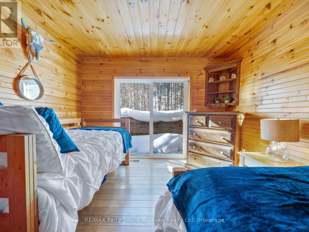 587 CENTRE ROAD, Manitouwabing Lake