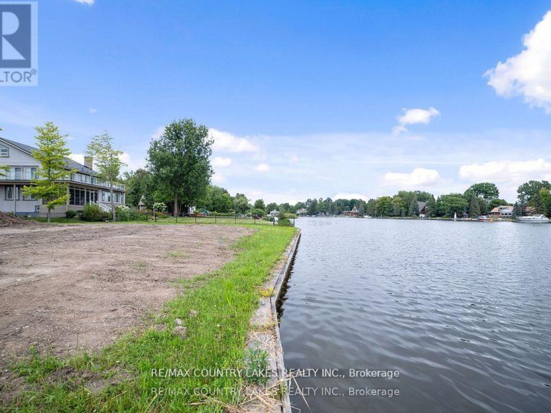 41 PARADISE BOULEVARD, Lake Simcoe