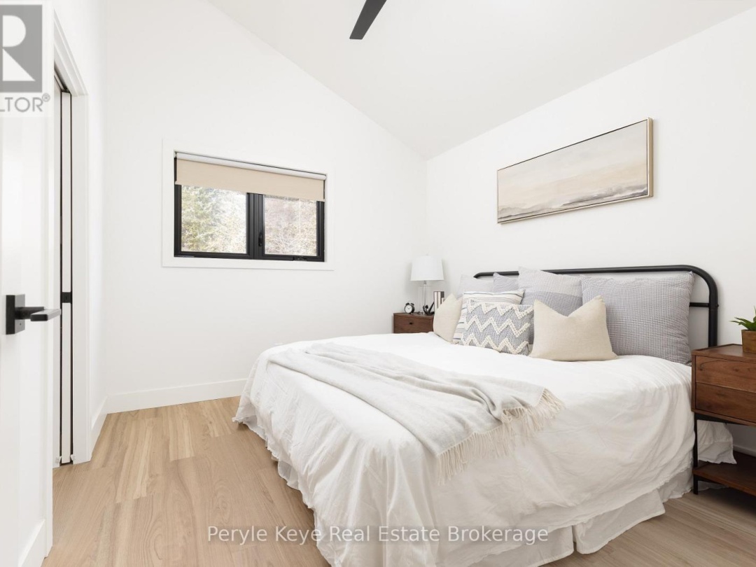 1290 CEDAR LANE, Bracebridge (Macaulay)