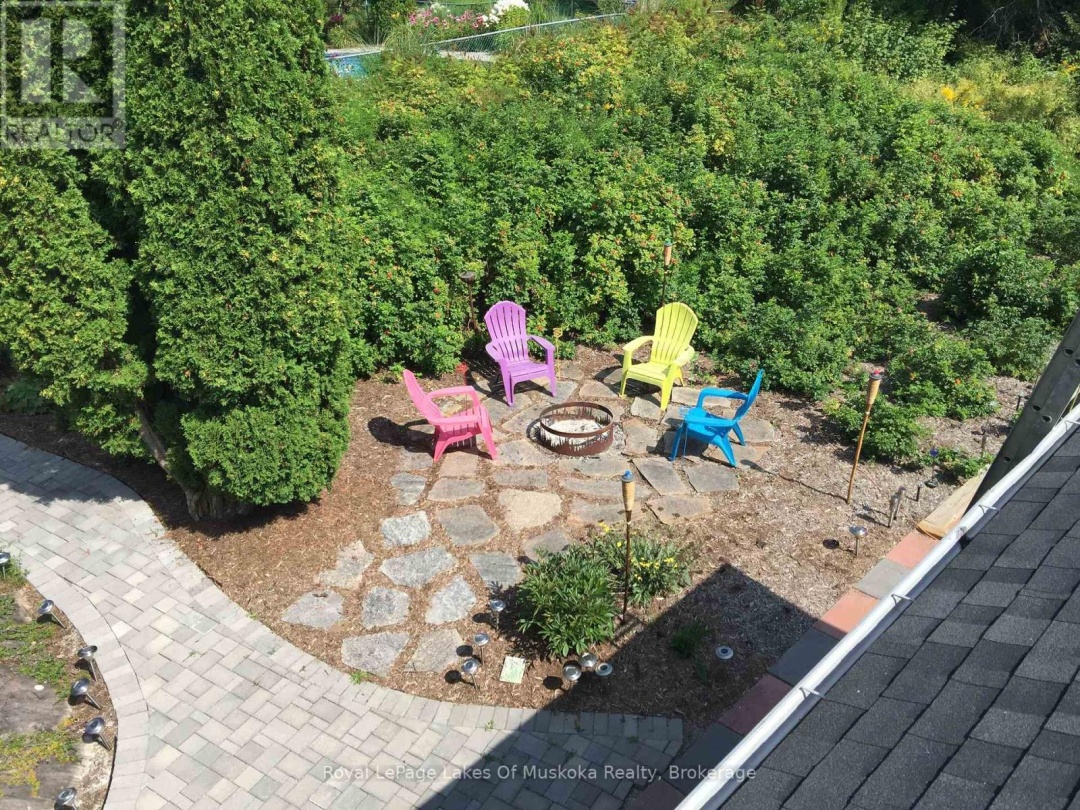 183 SANTAS VILLAGE ROAD, Muskoka River