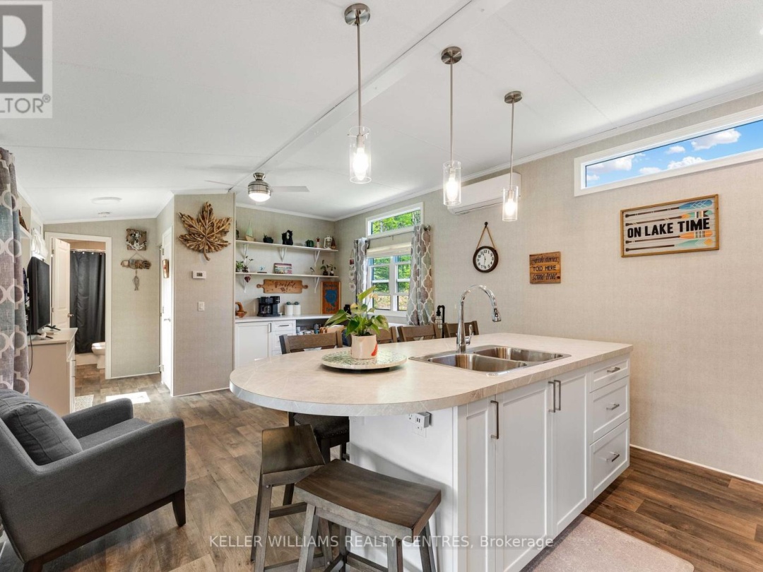 #38 LAKERIDGE - 1047 BONNIE LAKE CAMP ROAD, Bracebridge (Macaulay)