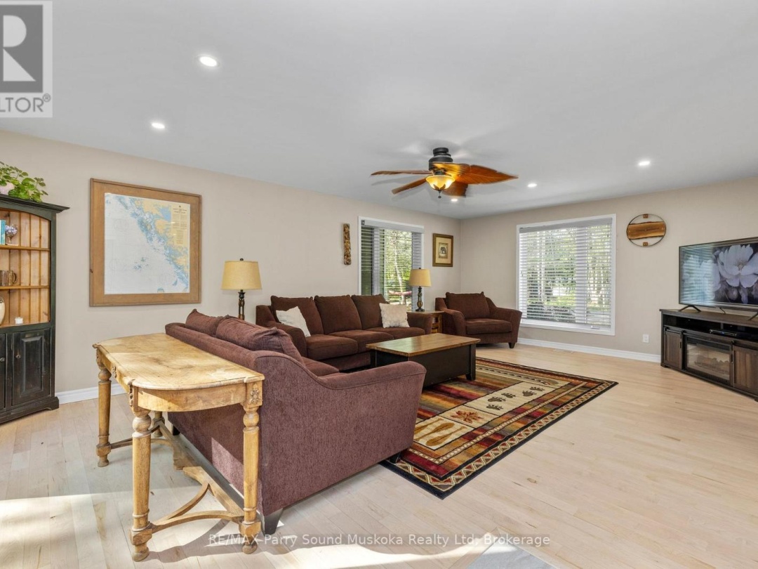 8 PINERIDGE DRIVE, McDougall
