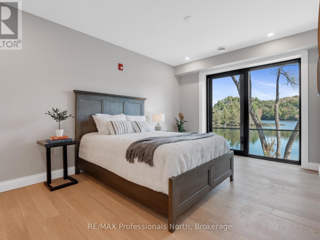 105 - 32 BRUNEL ROAD, 