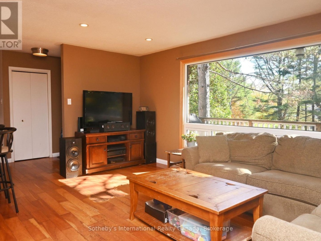 6 PLEASANTVIEW DRIVE, 