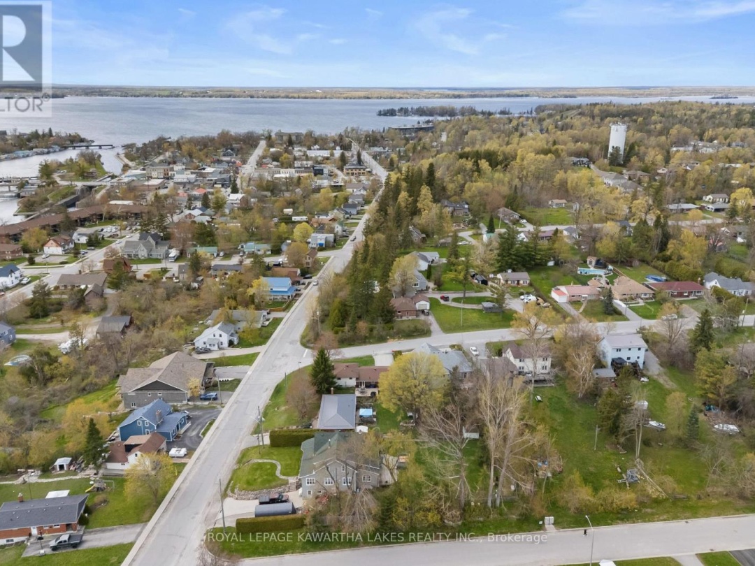 2 KENNEDY DRIVE, Kawartha Lakes (Fenelon Falls)