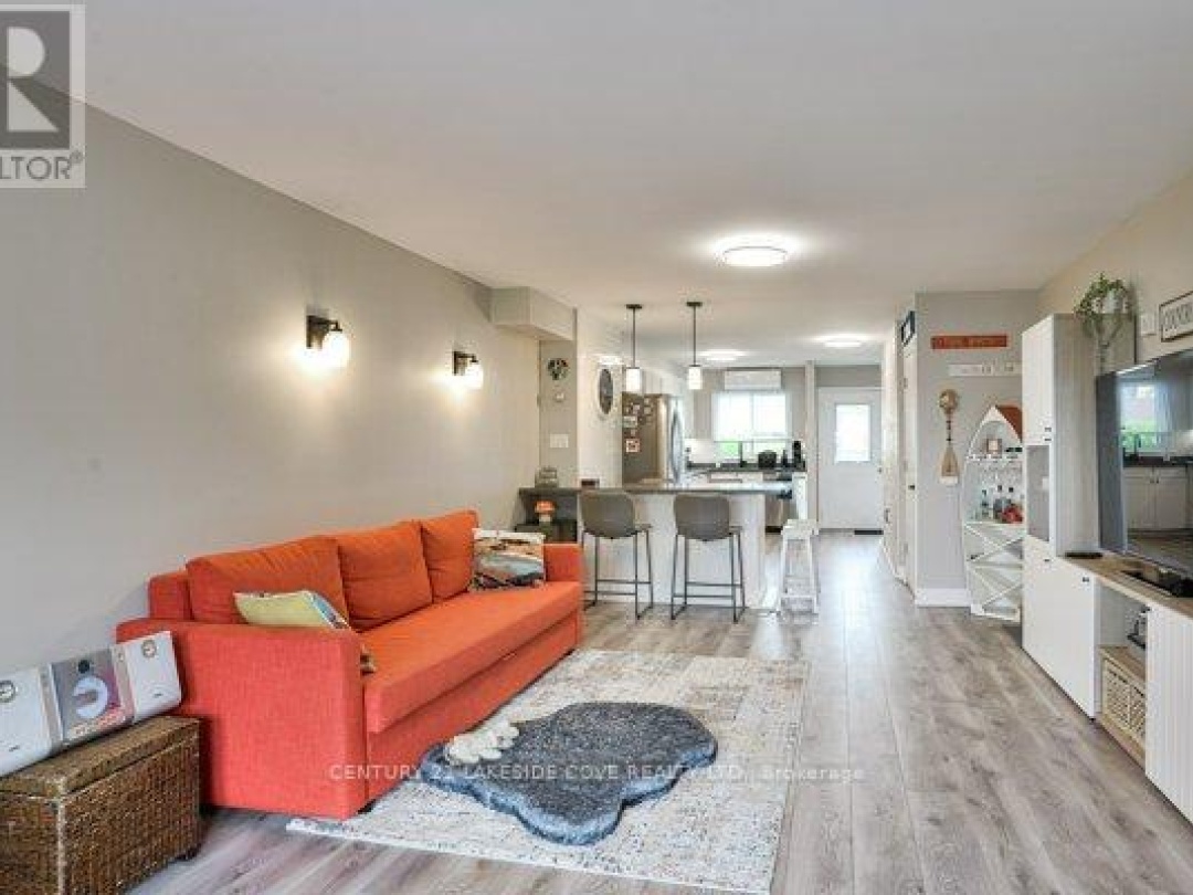 UNIT 14 - 1 PARADISE BOULEVARD, Lake Simcoe