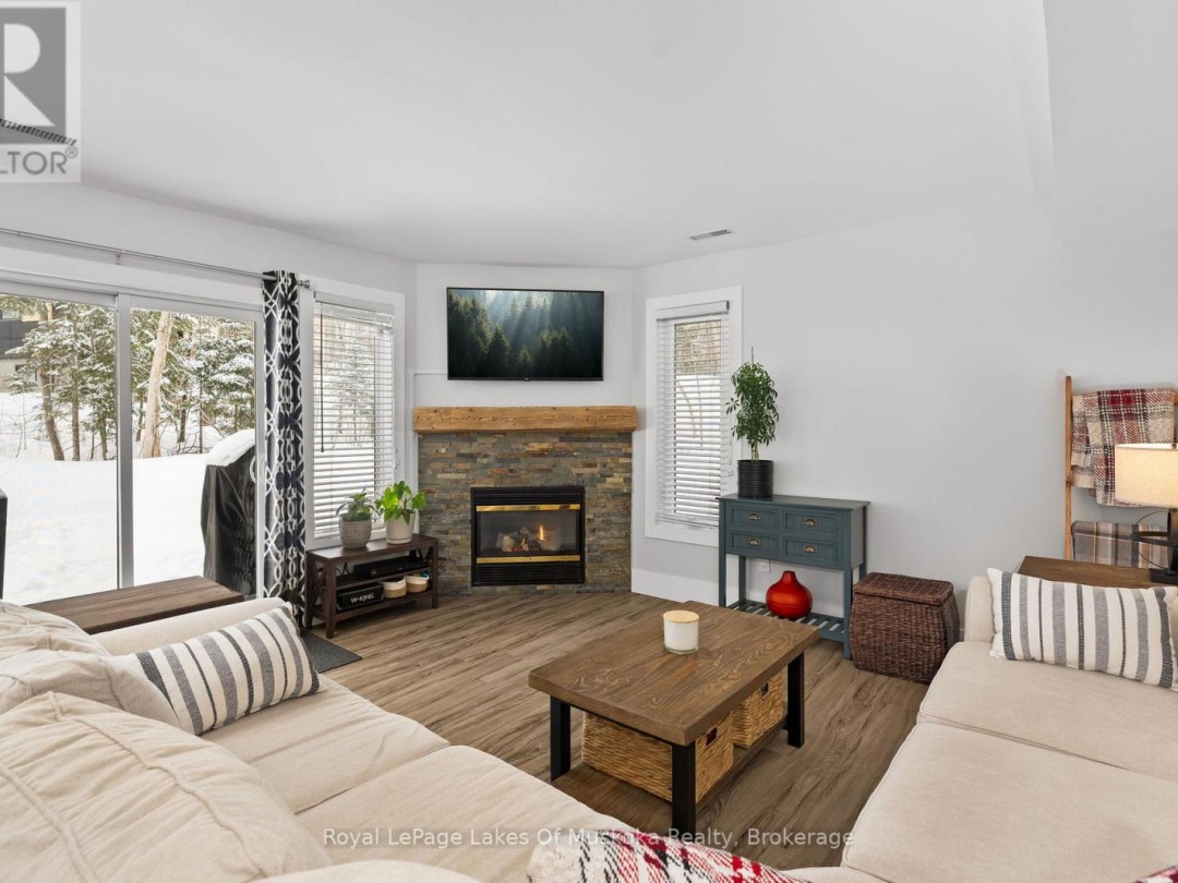 4 - 1551 HIDDEN VALLEY ROAD, Peninsula Lake