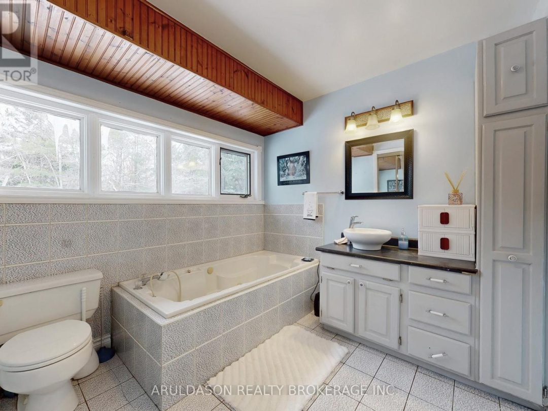 1208 BIRCHCLIFFE CRESCENT, Severn