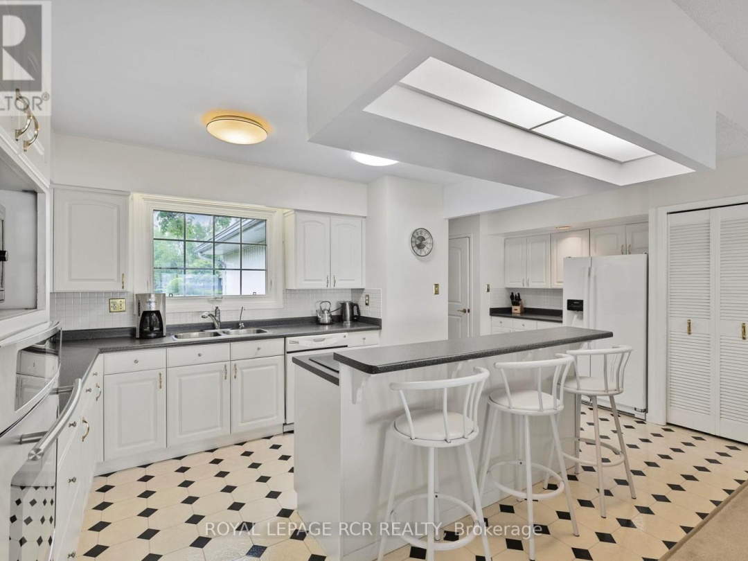 5 PARK LANE, Lake Simcoe