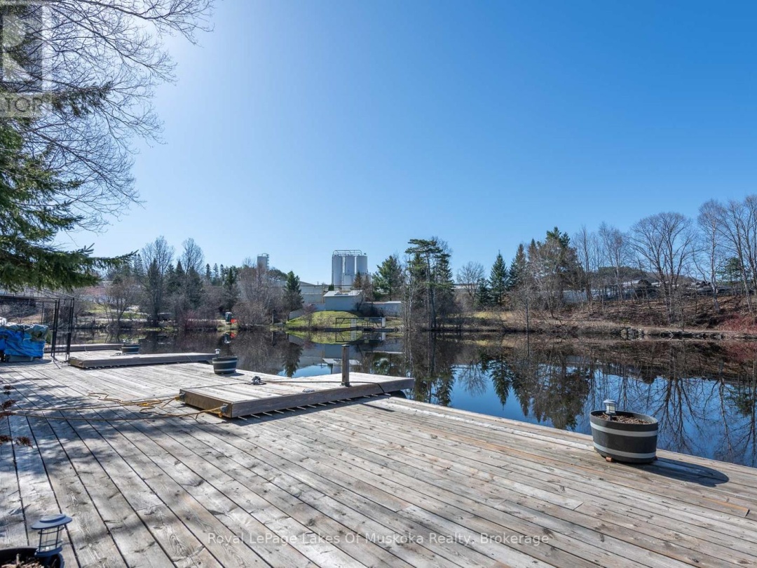 207 - 31 DAIRY LANE, Muskoka River