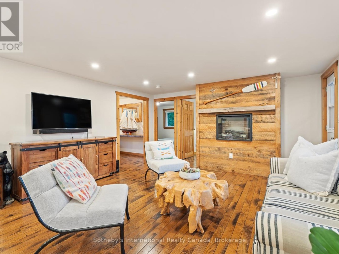 1111 MAPLEHURST DRIVE, Peninsula Lake