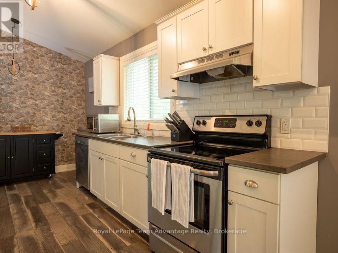 14 BEAVER TRAIL, McDougall