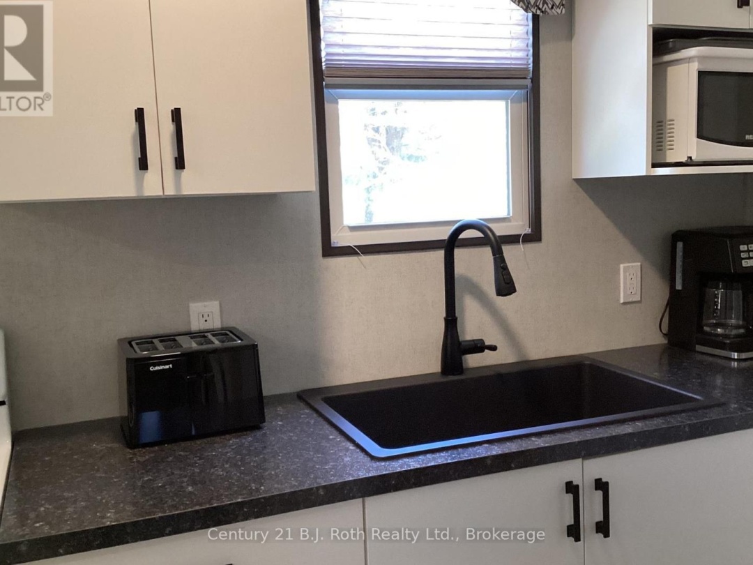 719 POPLAR CRESCENT, Bonnie Lake