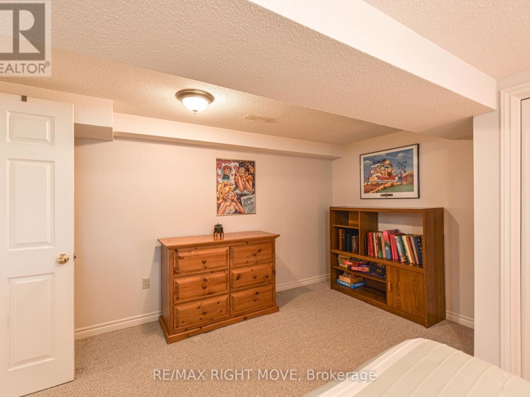 905 WOODLAND DRIVE, 