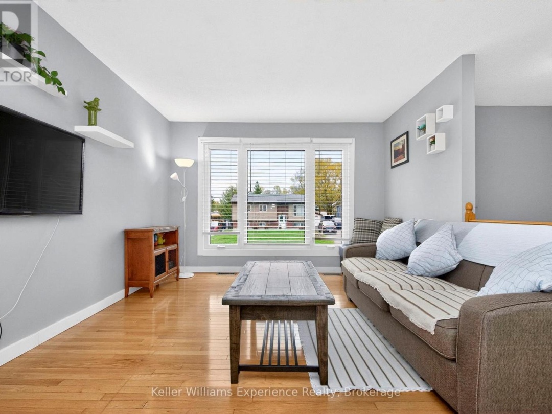 72 BAY STREET, Tay (Victoria Harbour)