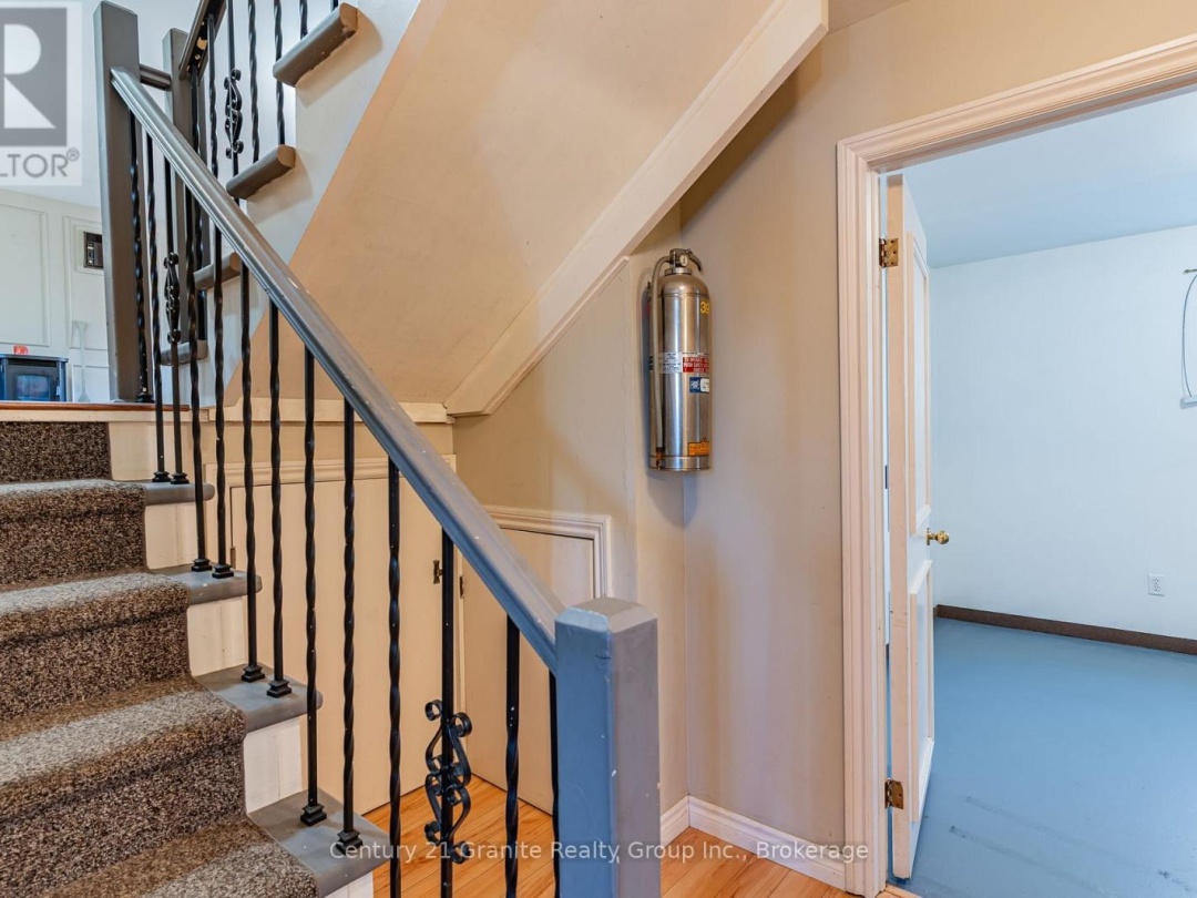 1061 CLEAR LAKE ROAD, 