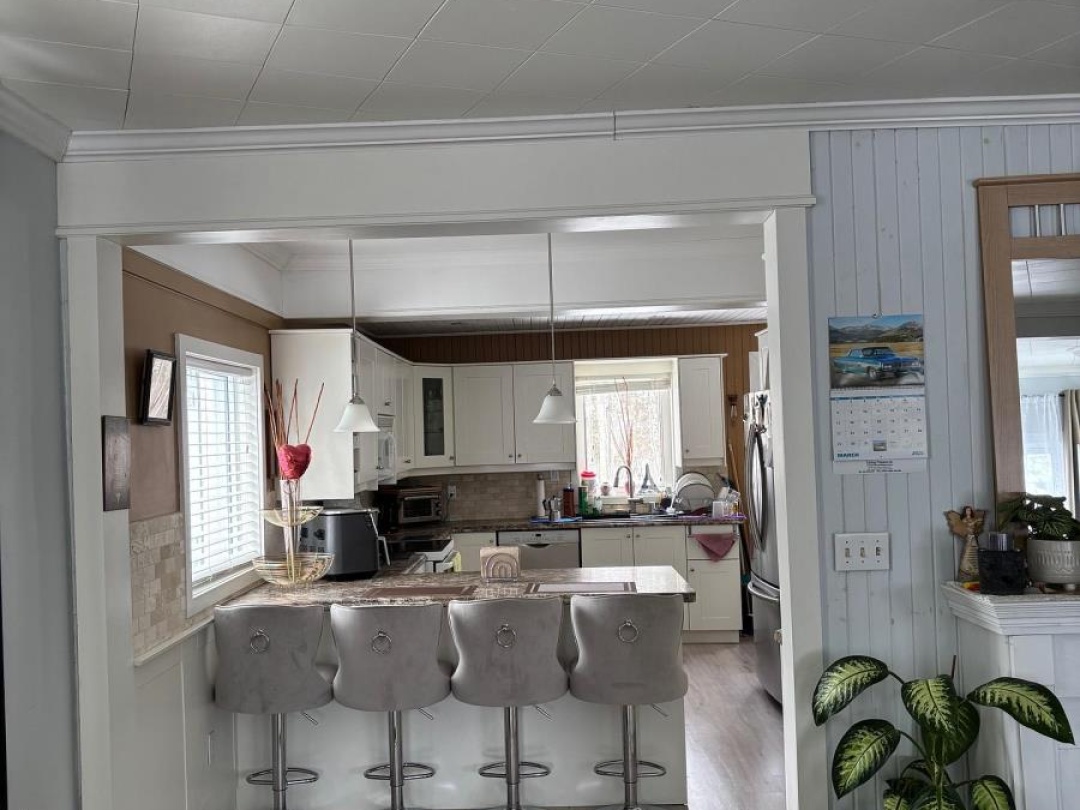15 PLEASURE STREET, Sturgeon Lake