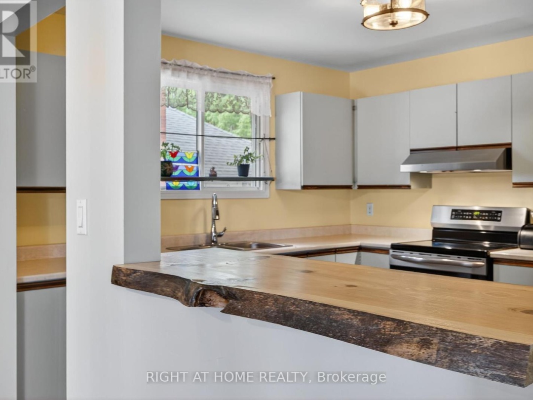112 BORLAND STREET E, 