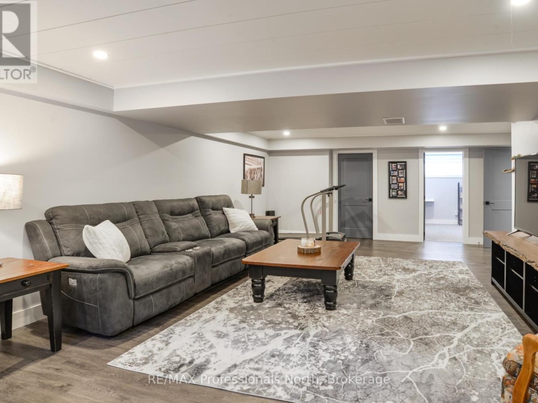 19 SELKIRK DRIVE, Huntsville (Chaffey)