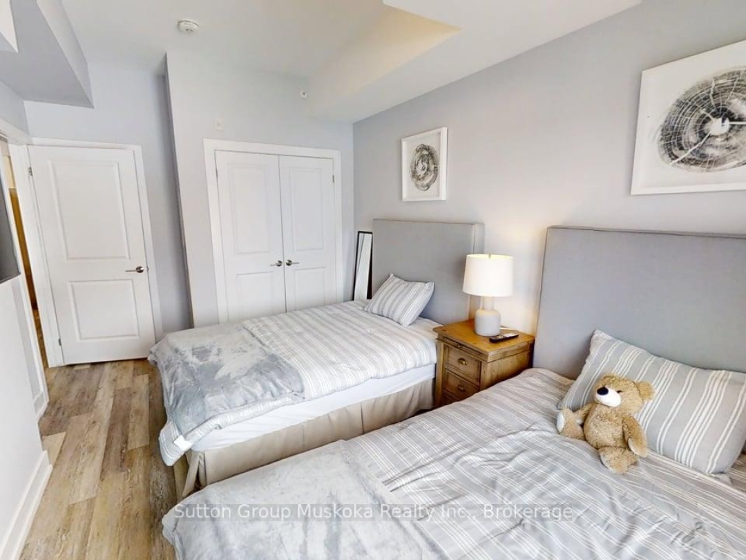 423 - 25 PEN LAKE POINT ROAD, 